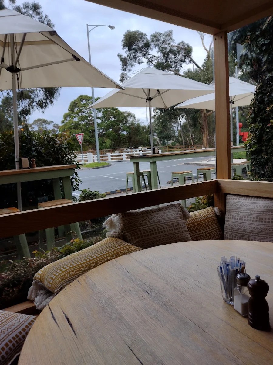 Vibe, Riverbank Cafe