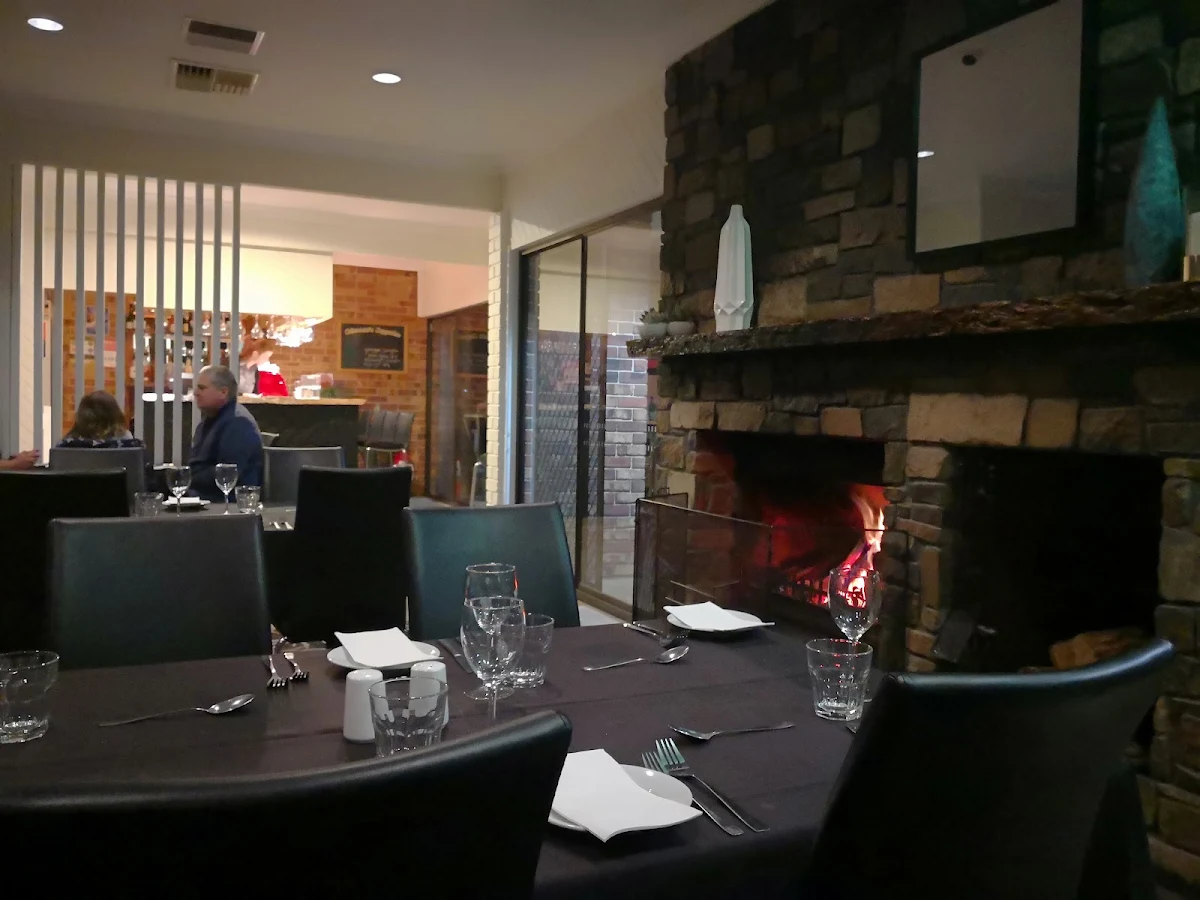 Vibe, Ewe'N Me Restaurant