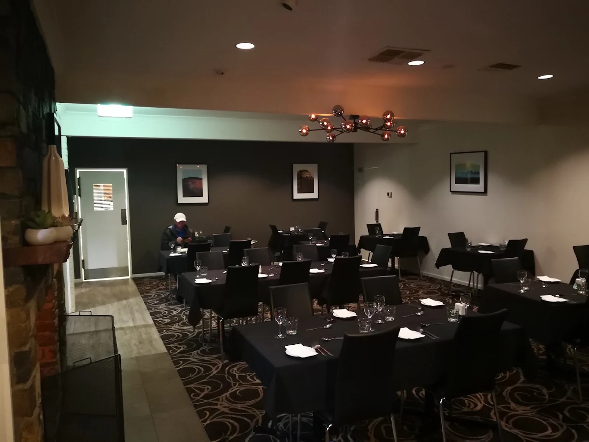 Vibe, Ewe'N Me Restaurant
