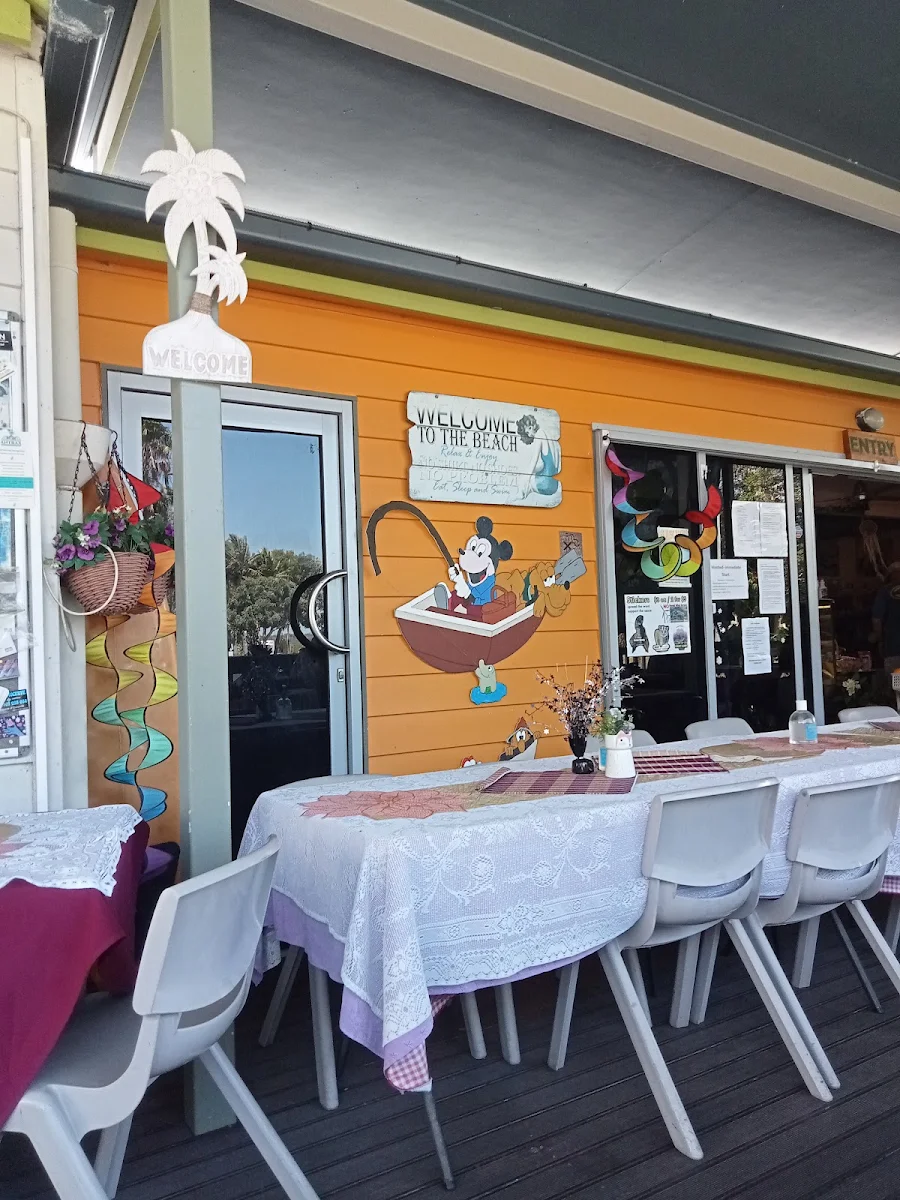 Vibe, Poona Bay Cafe & General Store