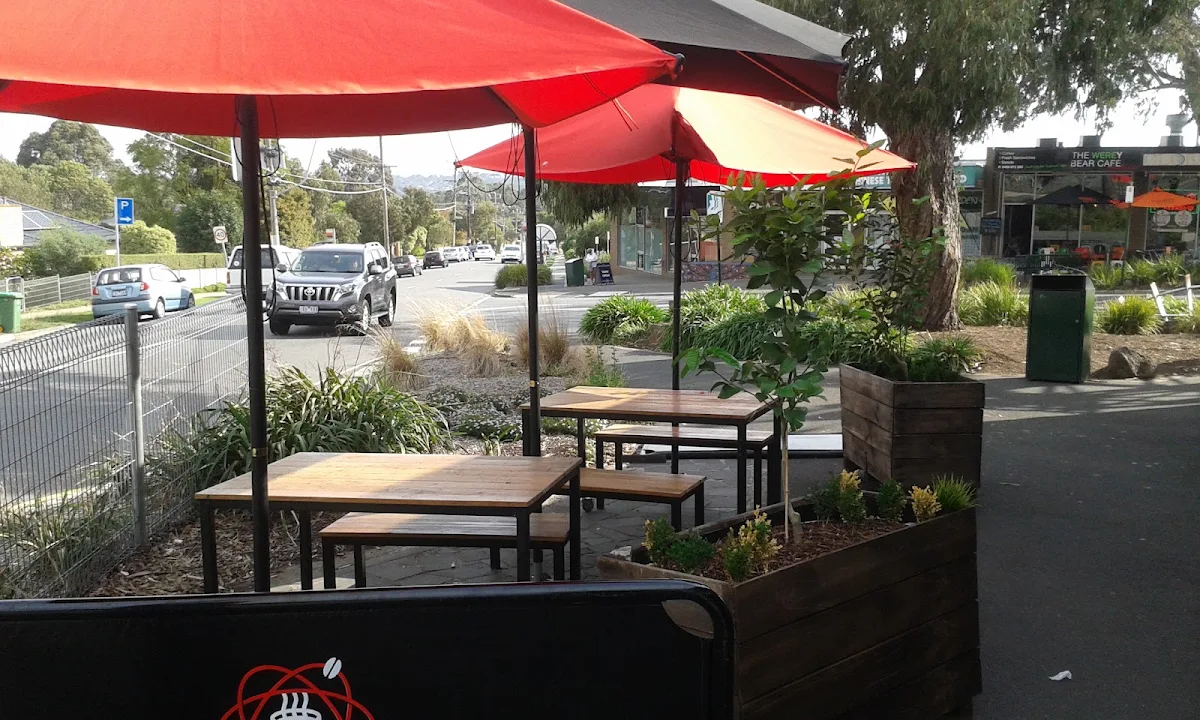 Vibe, Max's Woodfired Pizza & Burgers