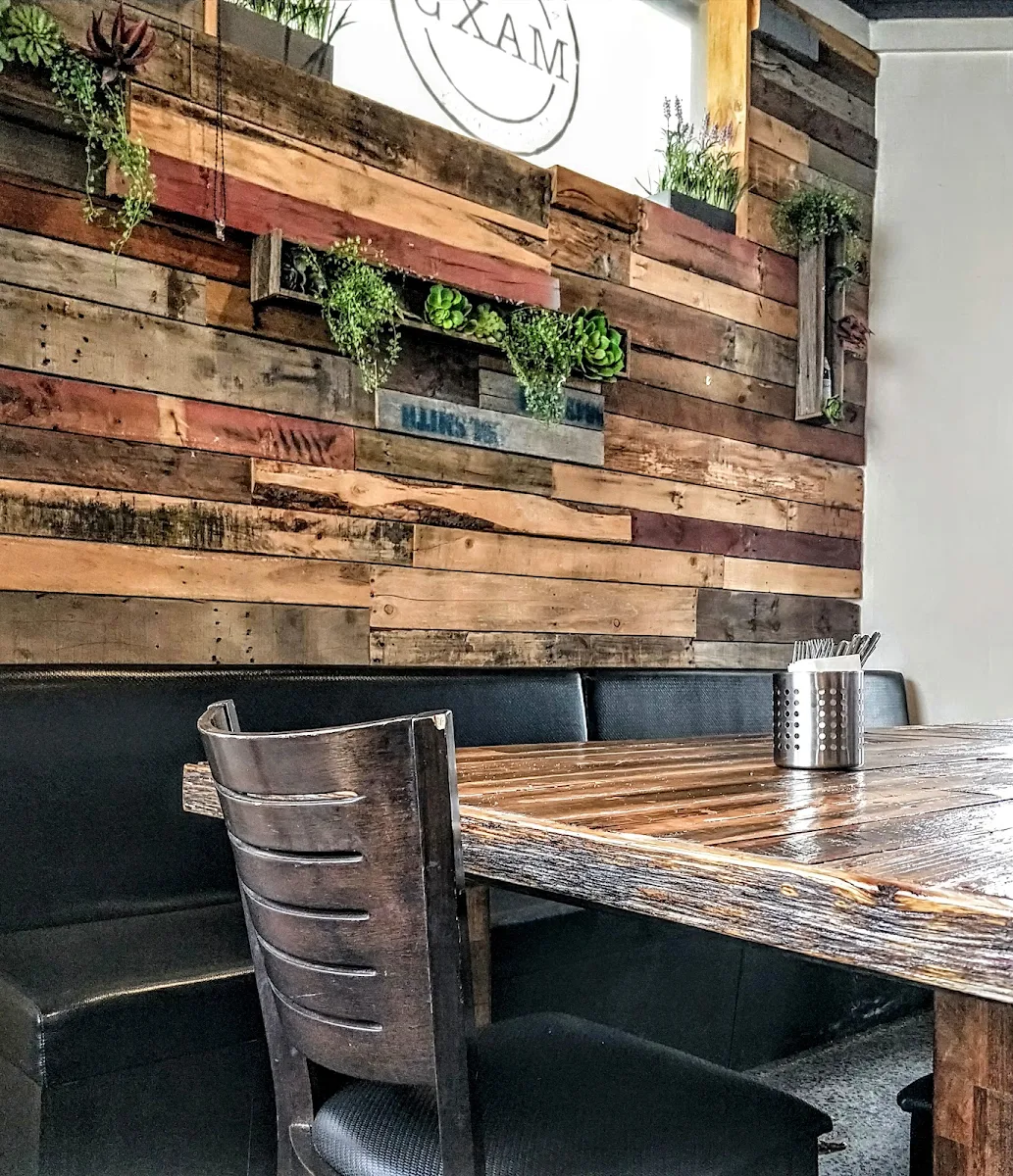 Vibe, Max's Woodfired Pizza & Burgers