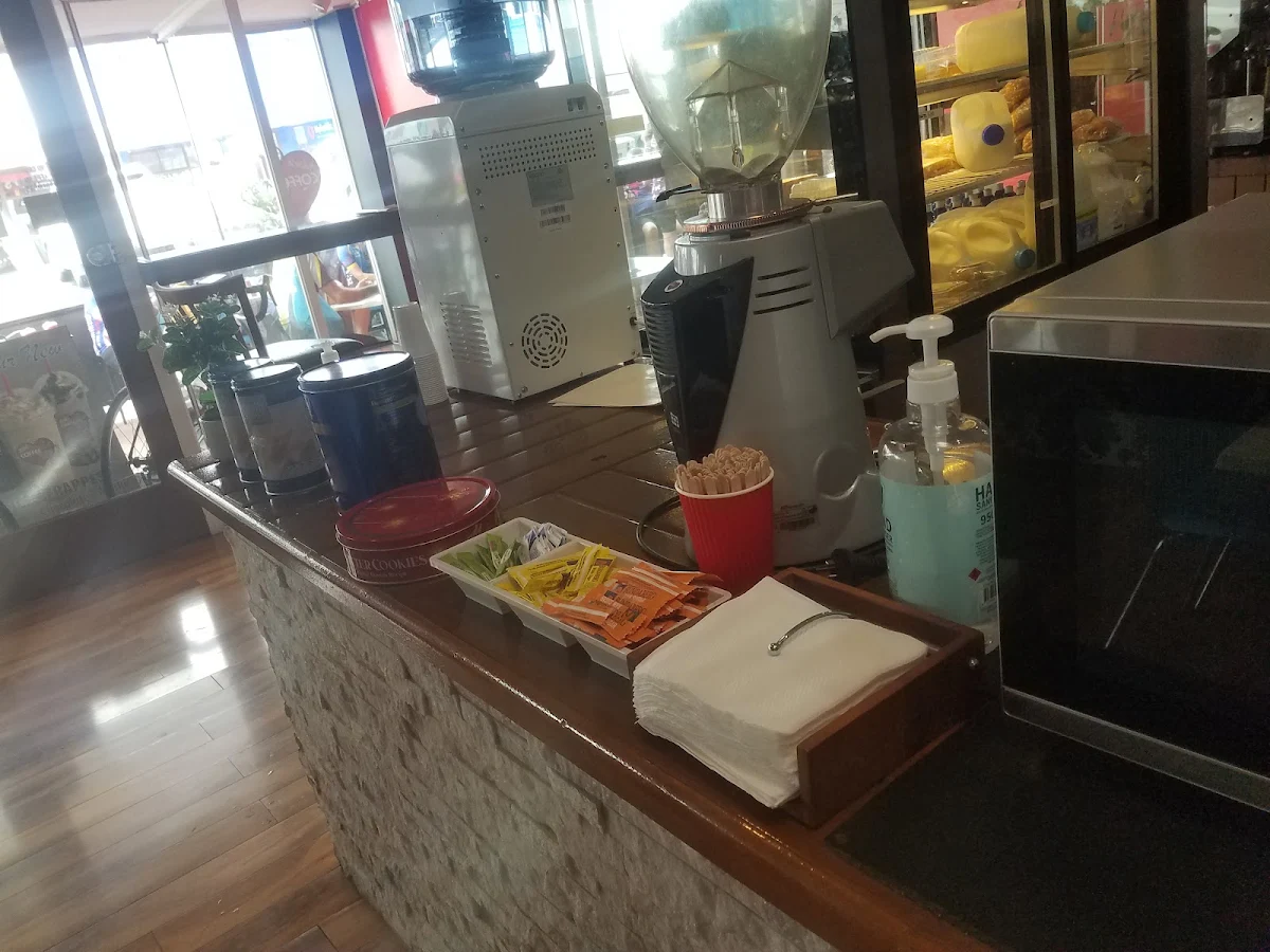 Vibe, Ador'a Cafe
