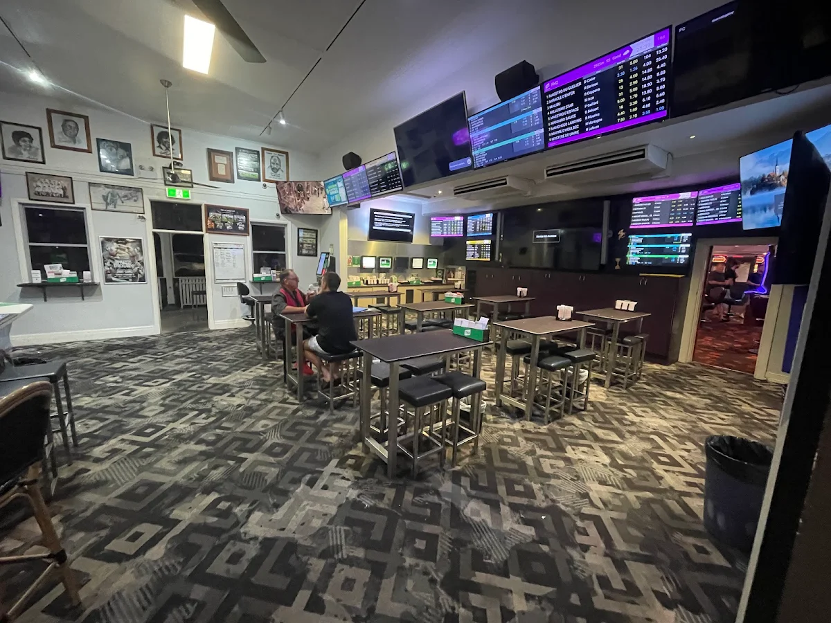 Vibe, Red Beret Hotel