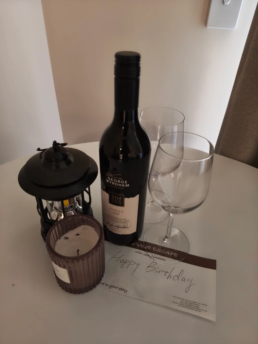 Food & drink, De'Vine Escape