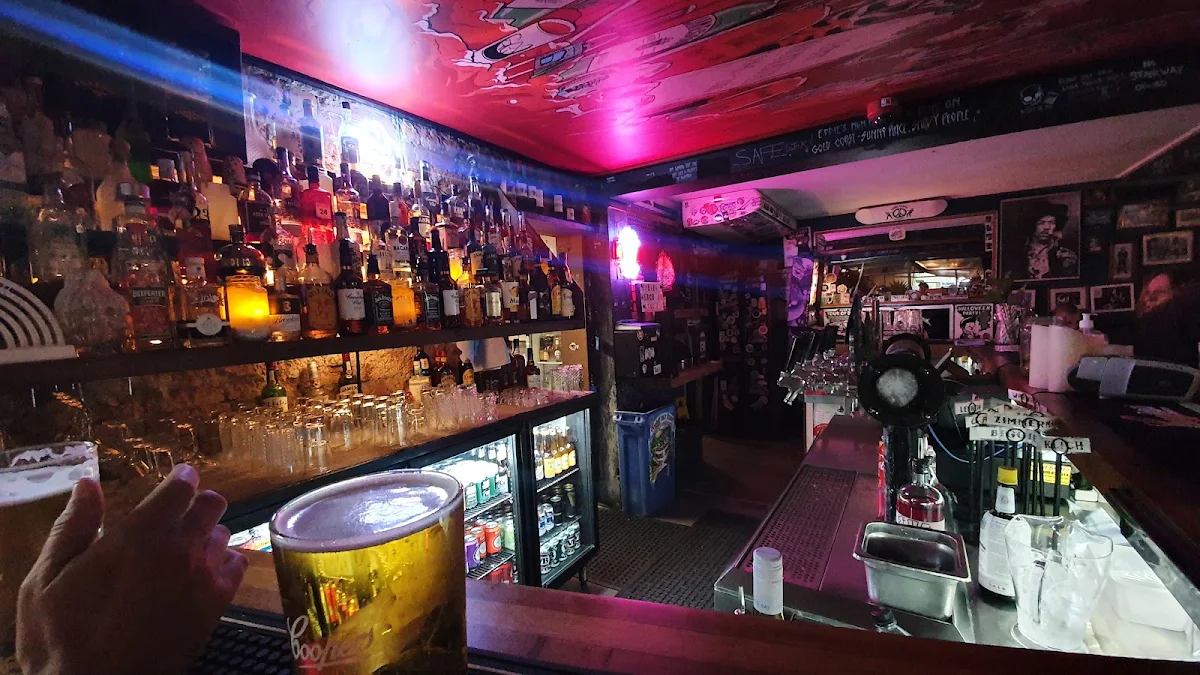 Vibe, Eddie's Grub House