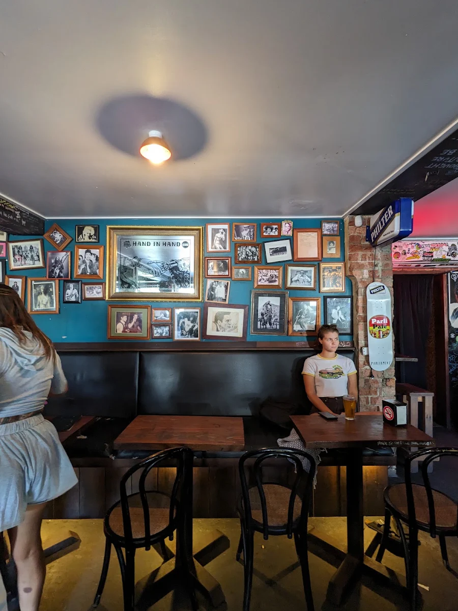 Vibe, Eddie's Grub House