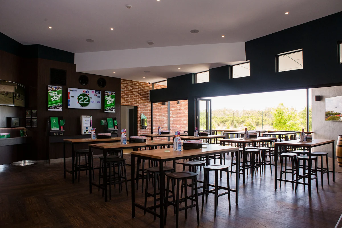Vibe, Baringa Tavern
