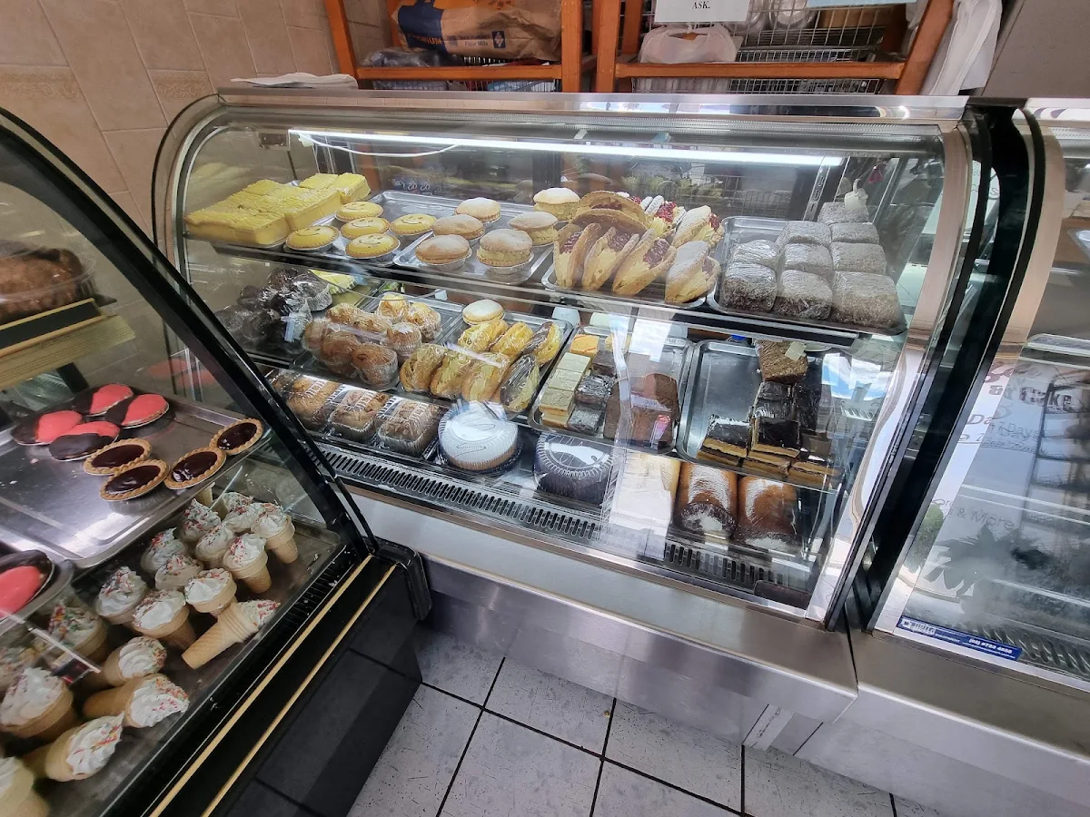 Vibe, Huy Hoang's Bakery