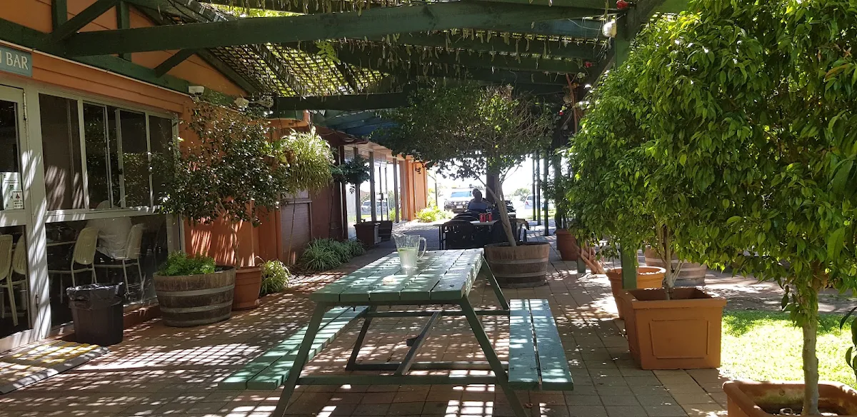 Vibe, Silversands Tavern