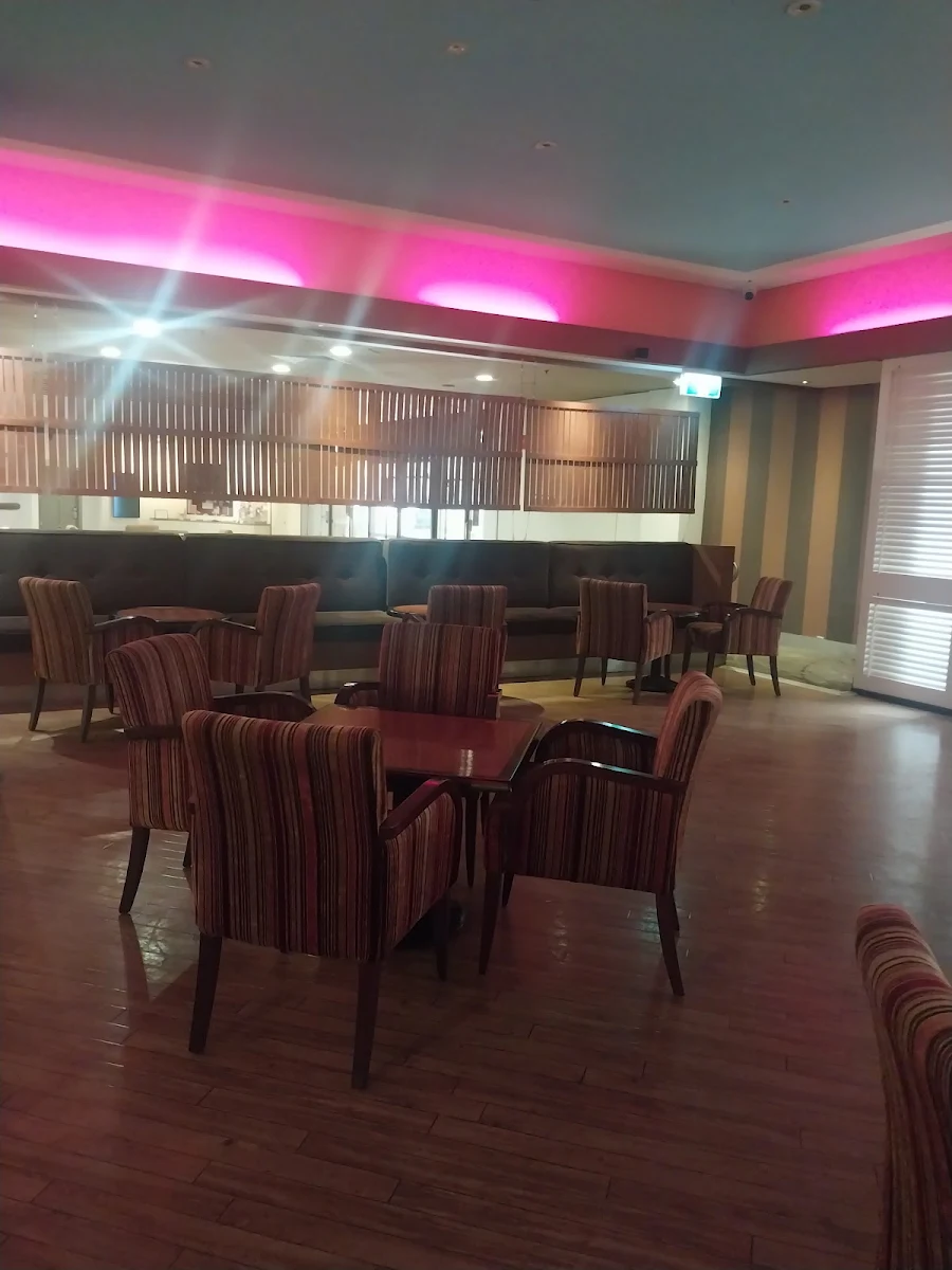 Vibe, Deck Eatery & Bar