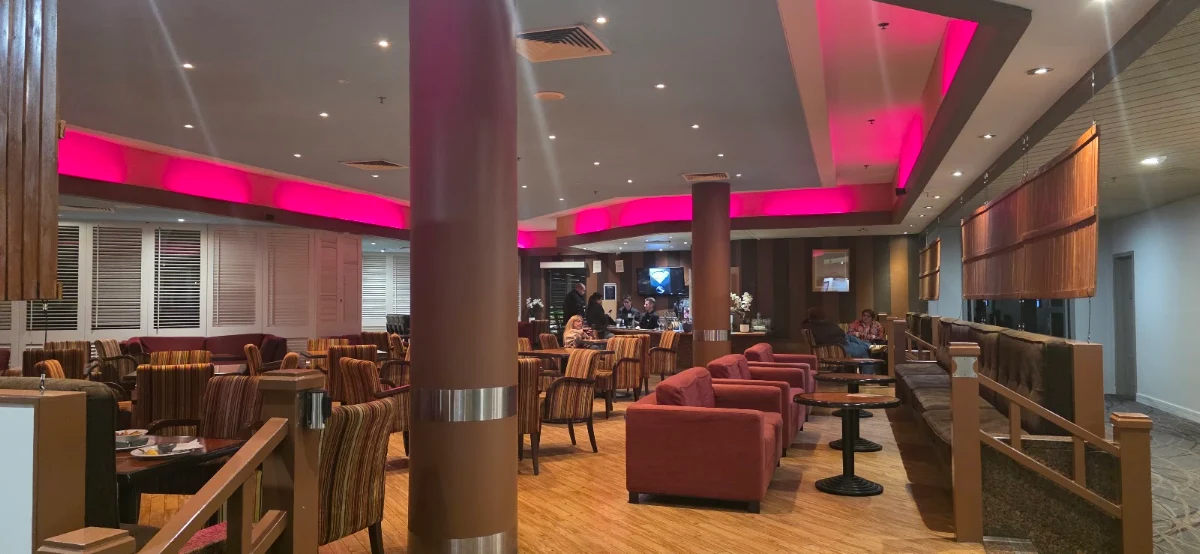 Vibe, Deck Eatery & Bar
