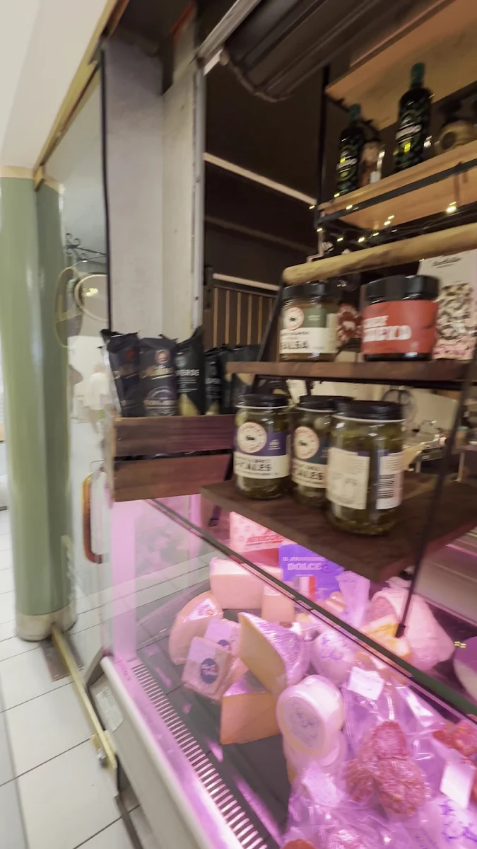 Vibe, Marcella's Deli