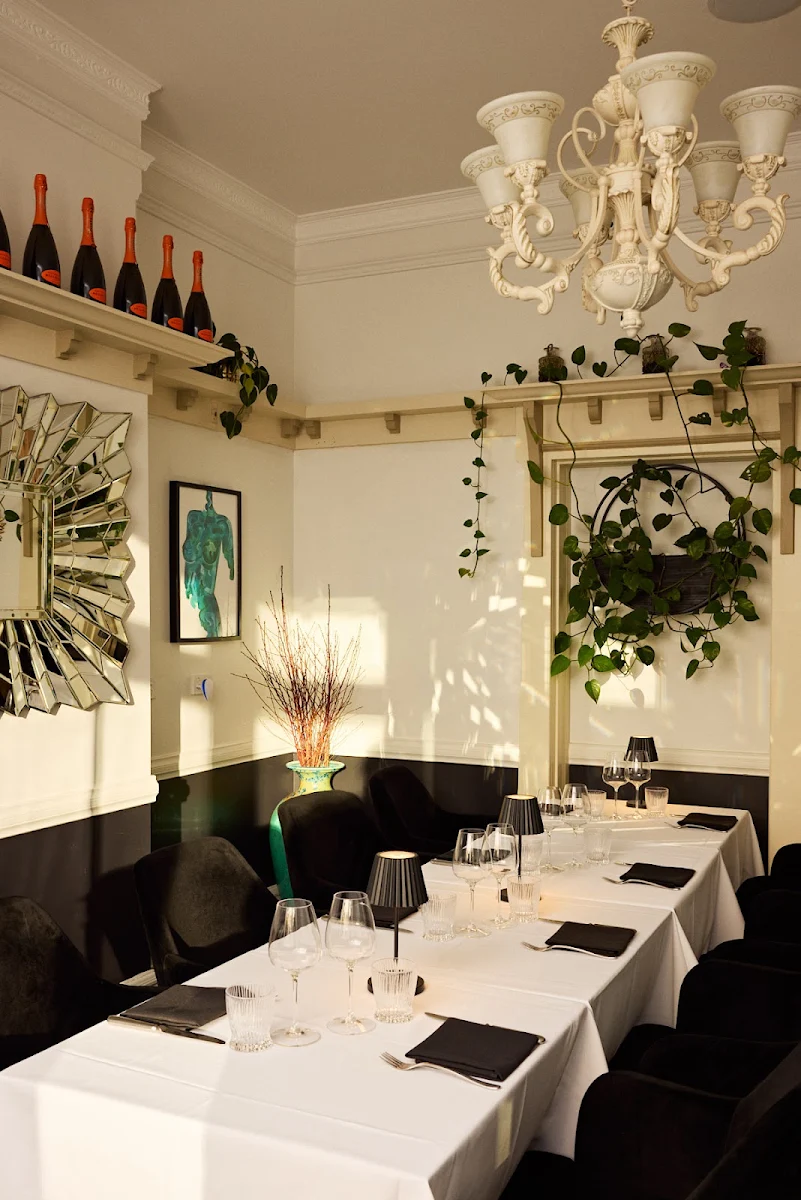 Vibe, Antica Dining