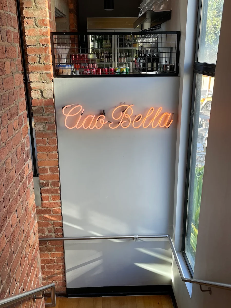Vibe, Santoni Pizza & Bar