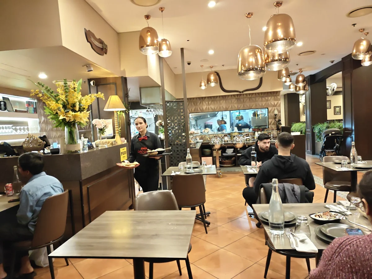 Vibe, Lal Qila Darling Harbour