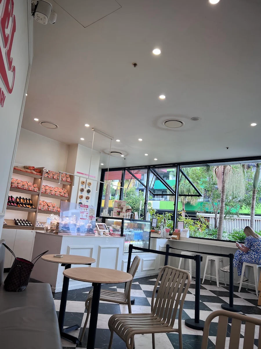 Vibe, O Bagel Southport