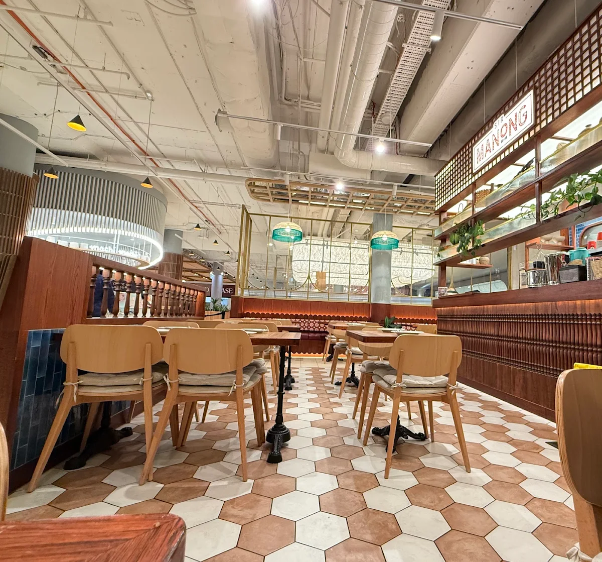 Vibe, Sir Manong Chatswood Chase