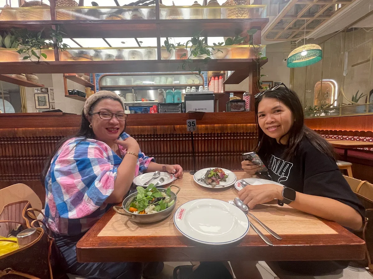 Vibe, Sir Manong Chatswood Chase
