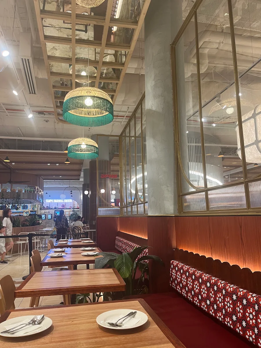 Vibe, Sir Manong Chatswood Chase