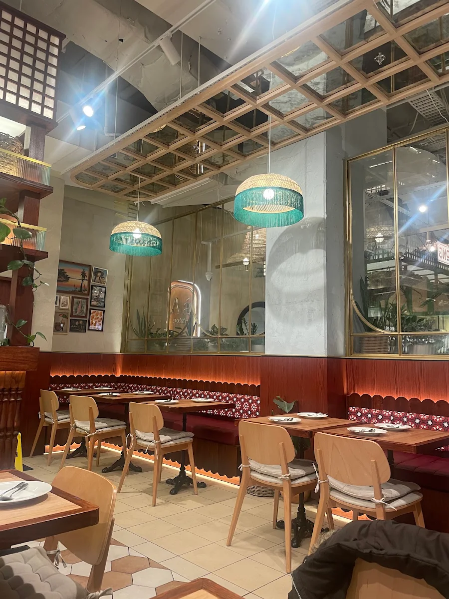 Vibe, Sir Manong Chatswood Chase