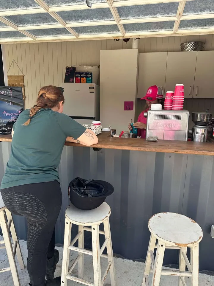 Vibe, Pink Lady Cafe