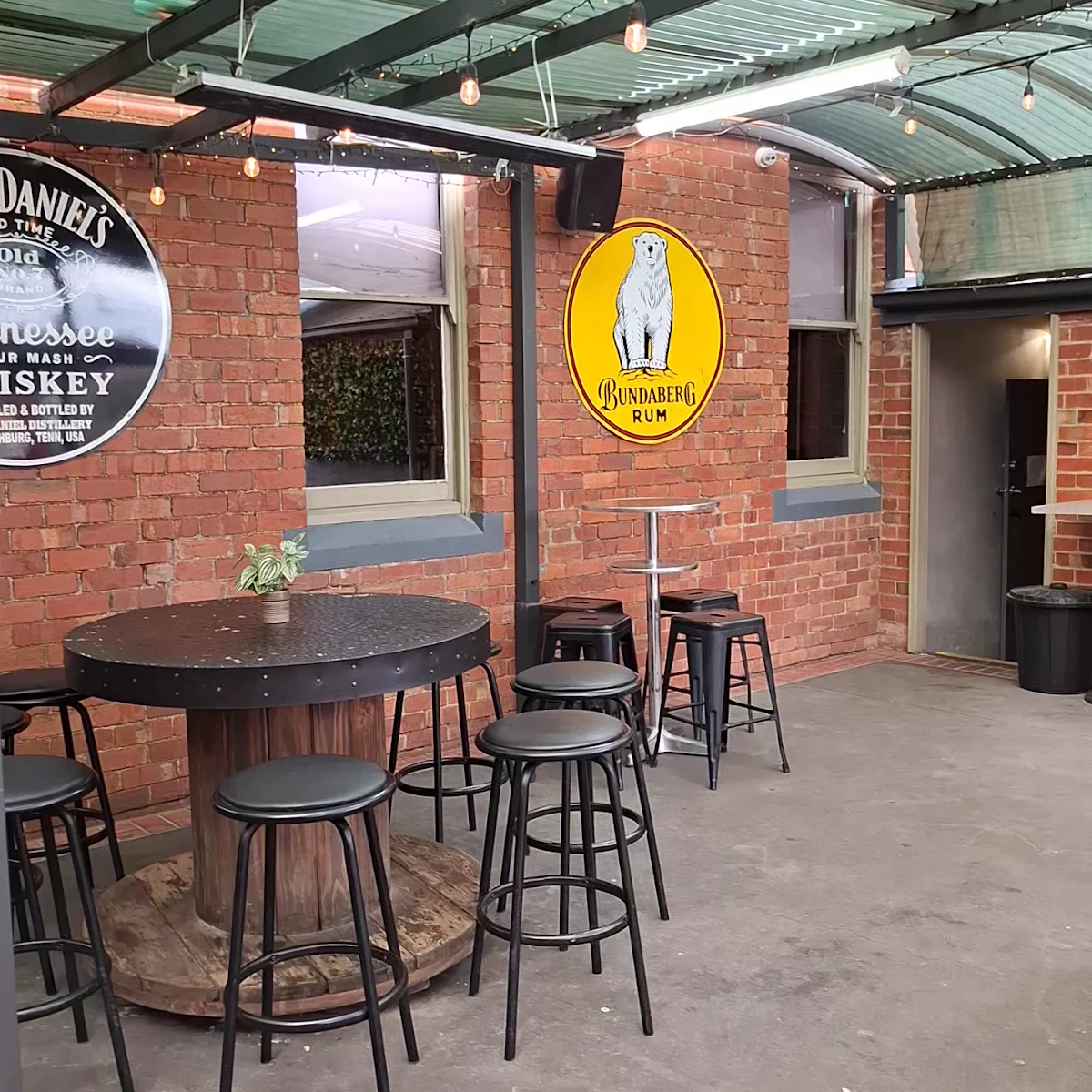 Vibe, Railway Hotel Bunyip