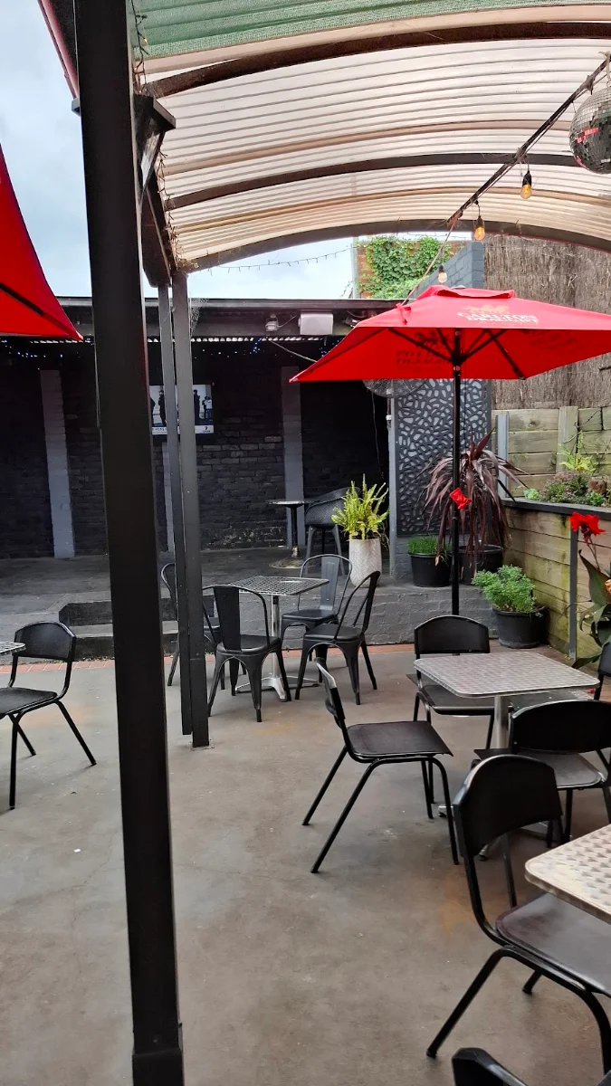 Vibe, Railway Hotel Bunyip
