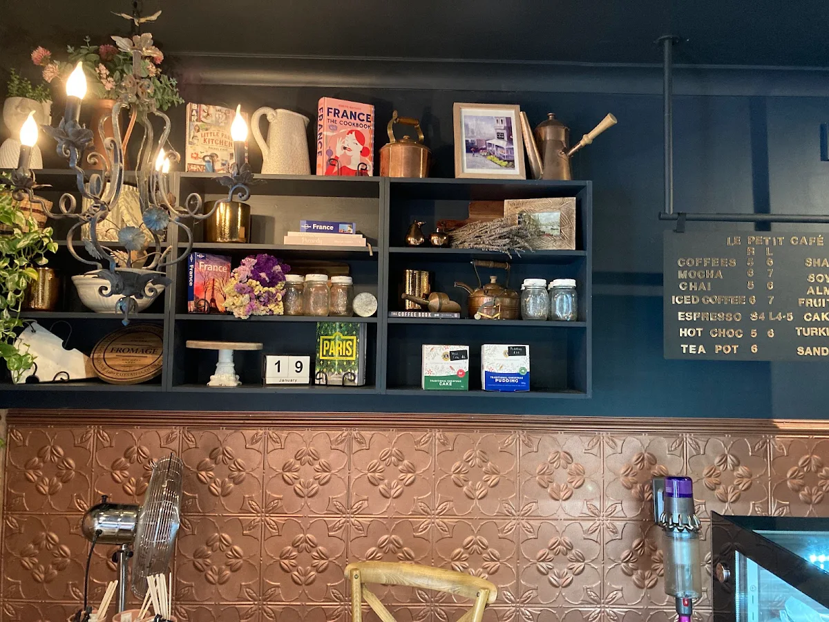 Vibe, La Poste. Le Petit Café
