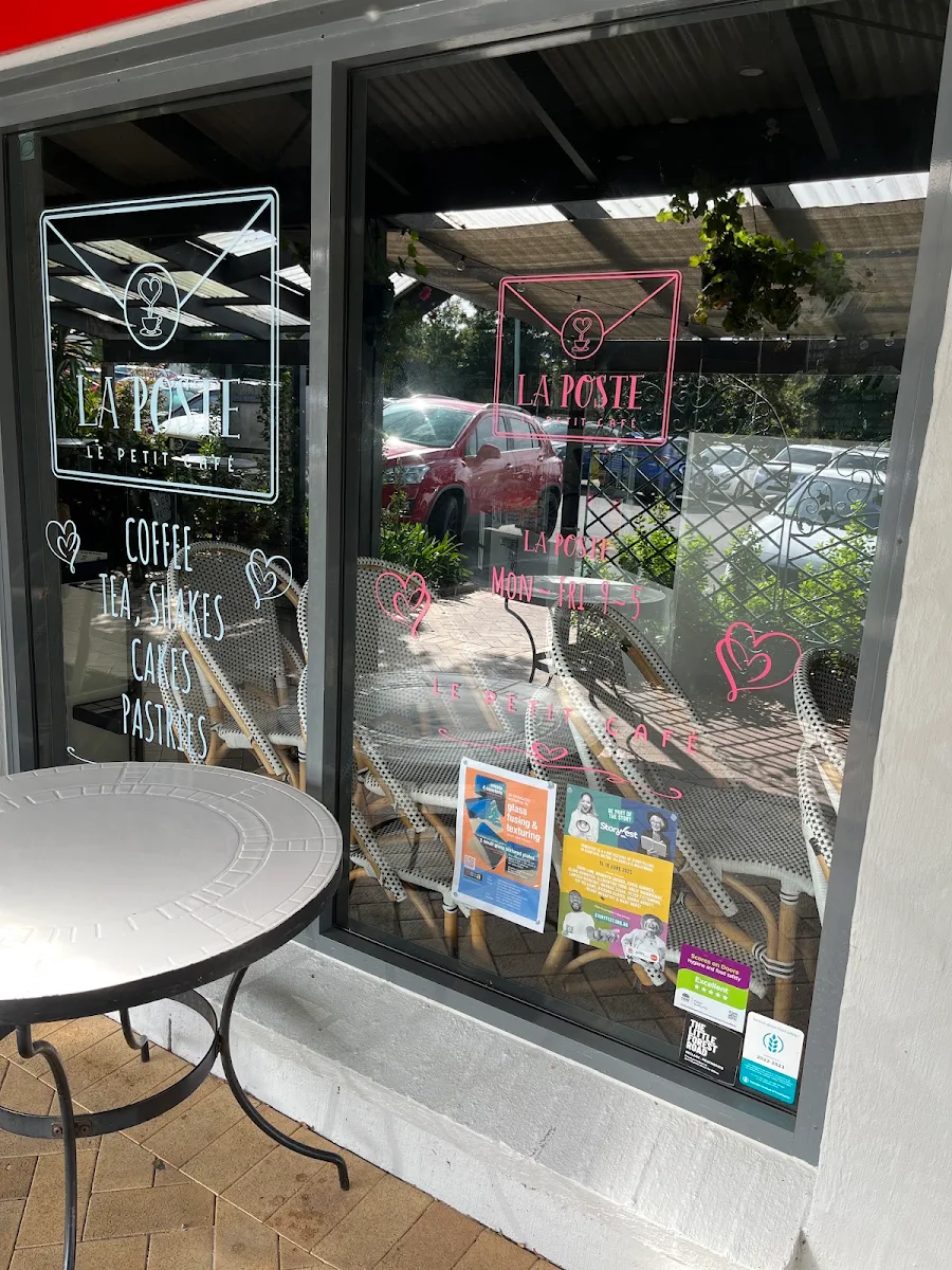 Vibe, La Poste. Le Petit Café