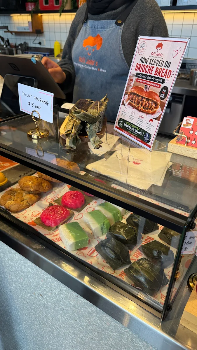 Vibe, Roti John's - Kuih & Kopi