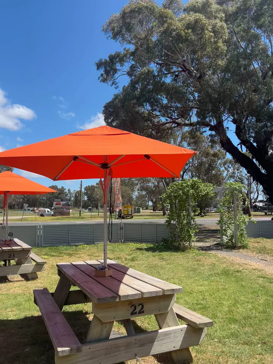 Vibe, Bundalong Cafe