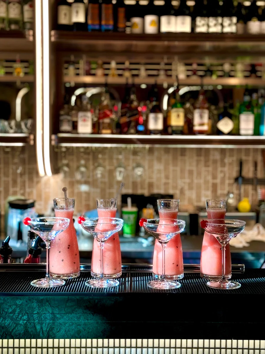 Vibe, Kinn Thai Watergardens