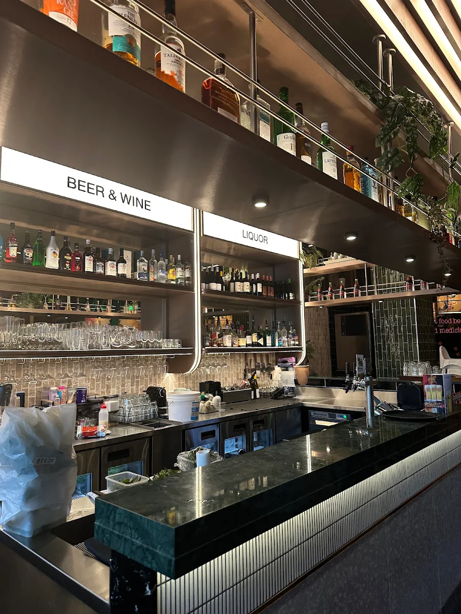 Vibe, Kinn Thai Watergardens