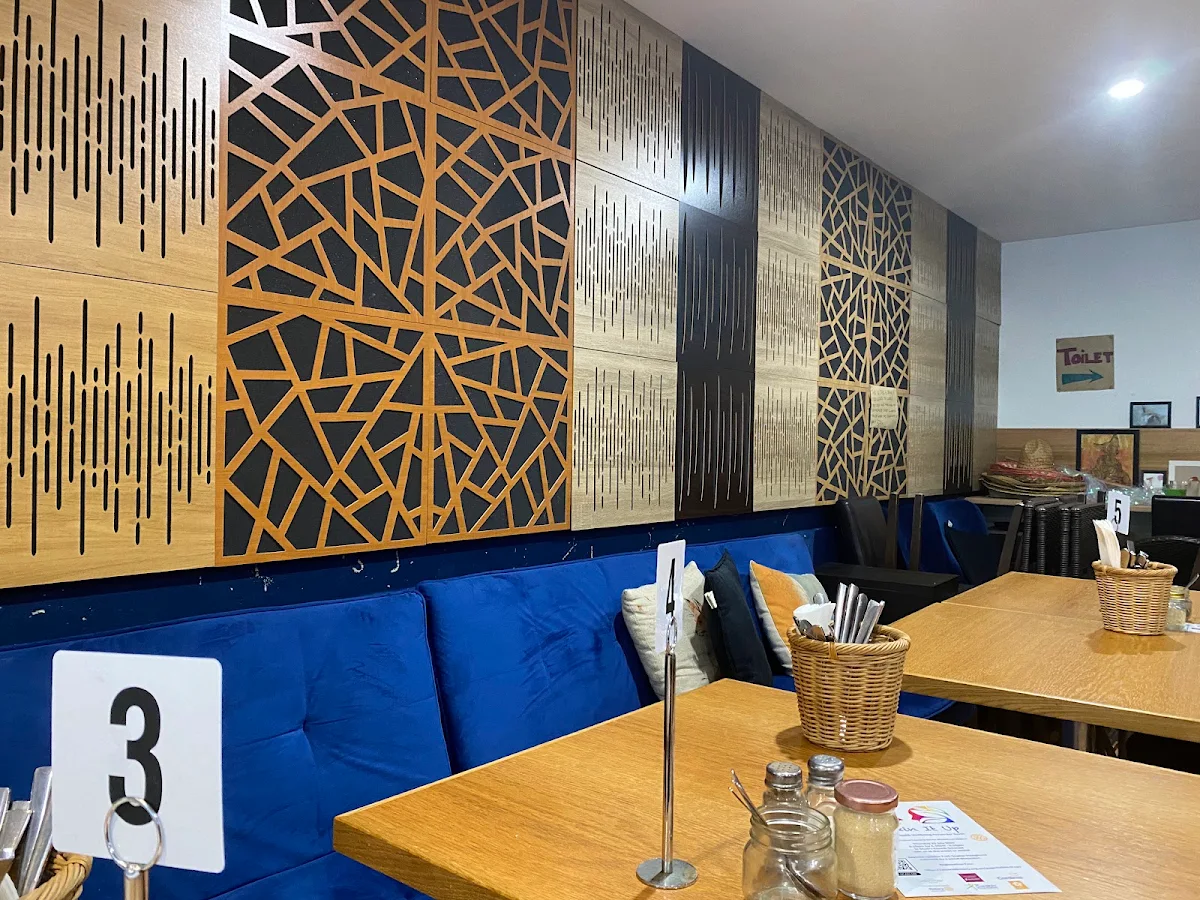 Vibe, The Laughing Fox Cafe