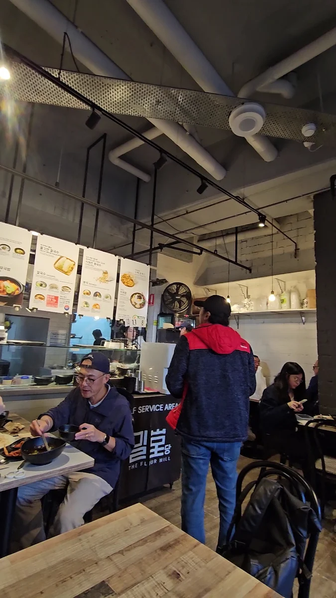 Vibe, The Flour Mill Strathfield 밀당