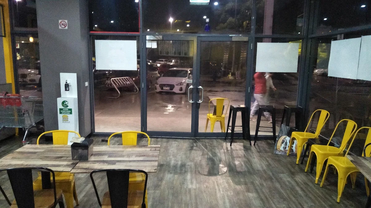 Vibe, Burgur Pakenham