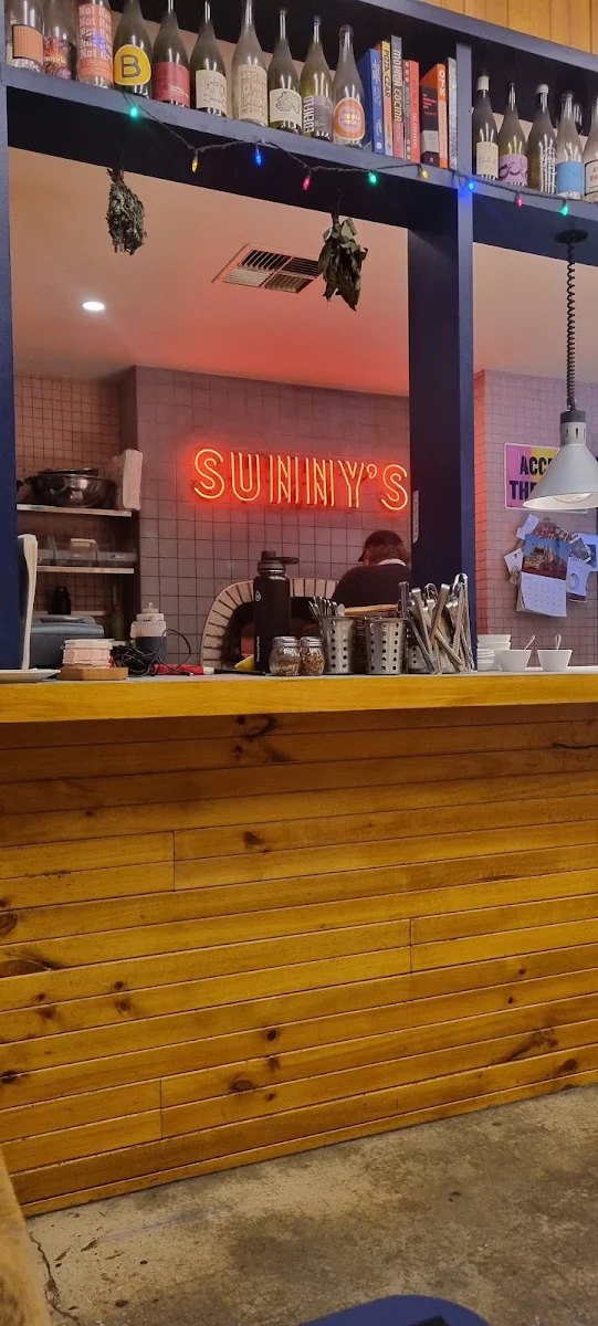 Vibe, Sunny's Pizza