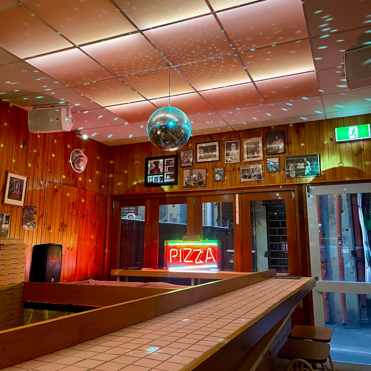 Vibe, Sunny's Pizza