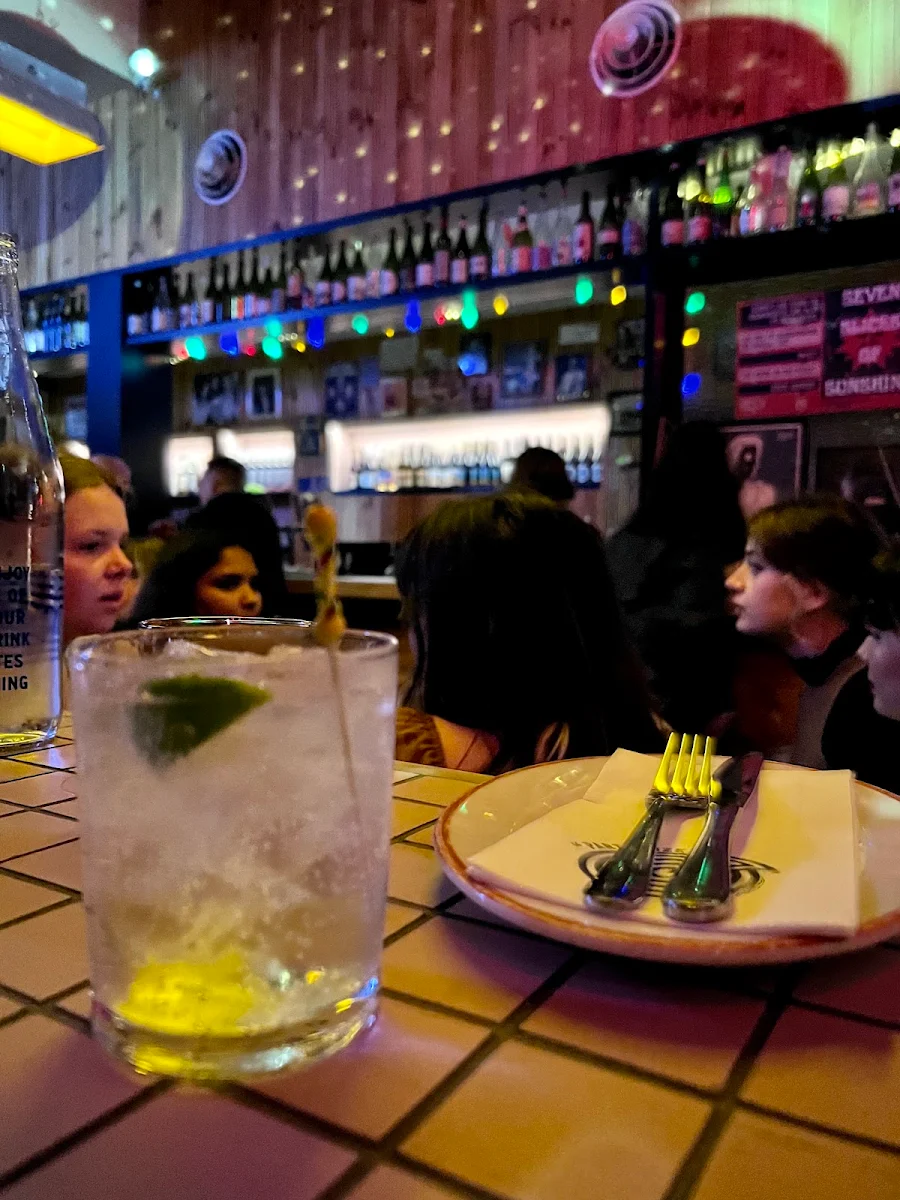 Vibe, Sunny's Pizza
