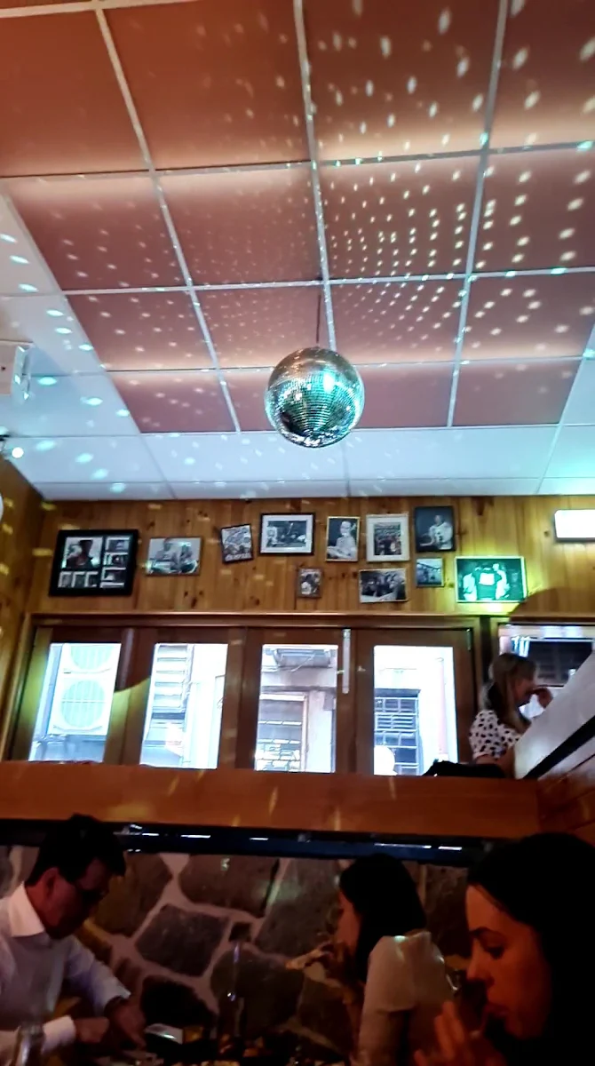 Vibe, Sunny's Pizza