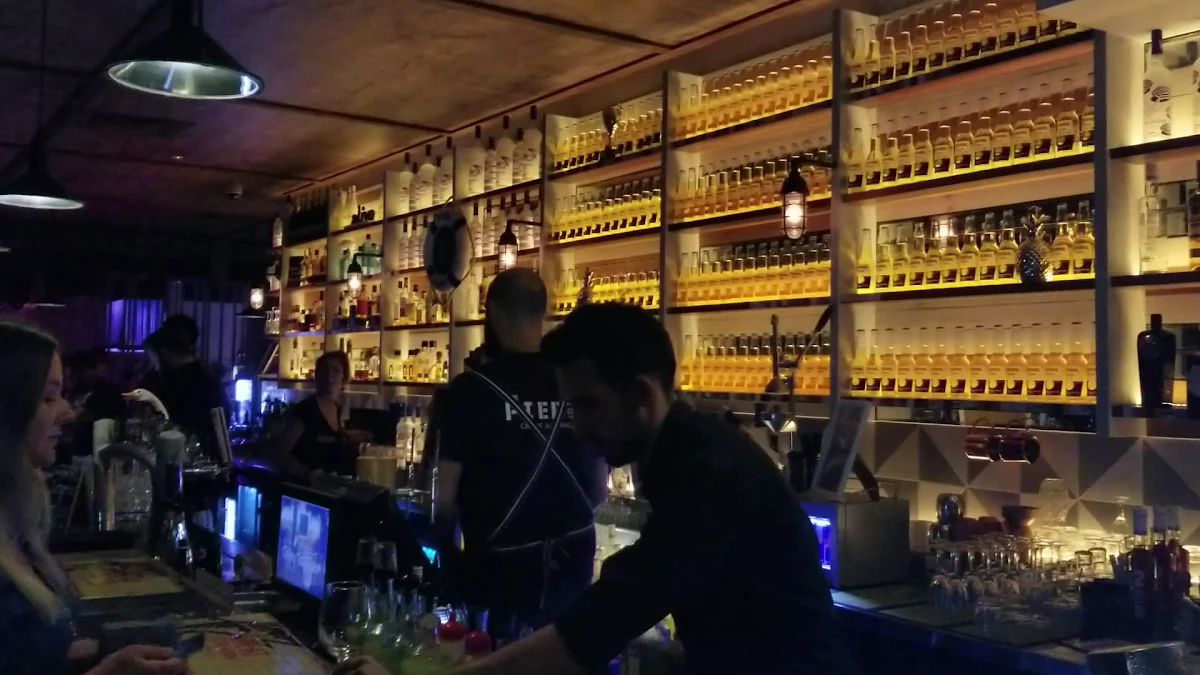 Vibe, The Pier Bar