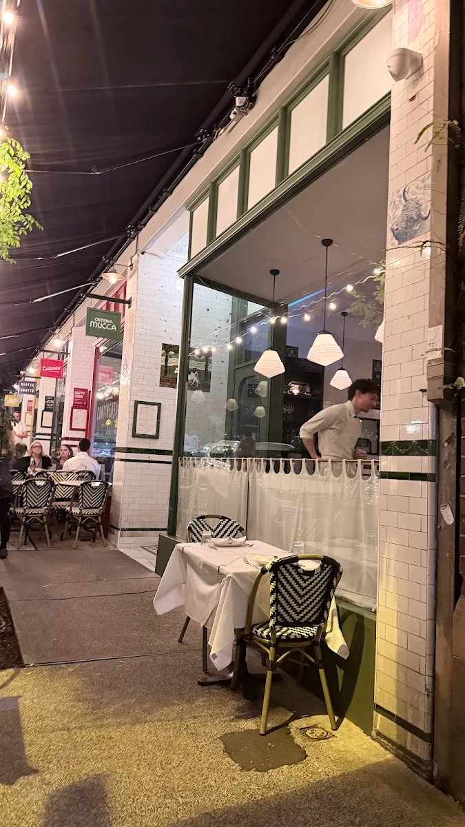 Vibe, Osteria Mucca Newtown