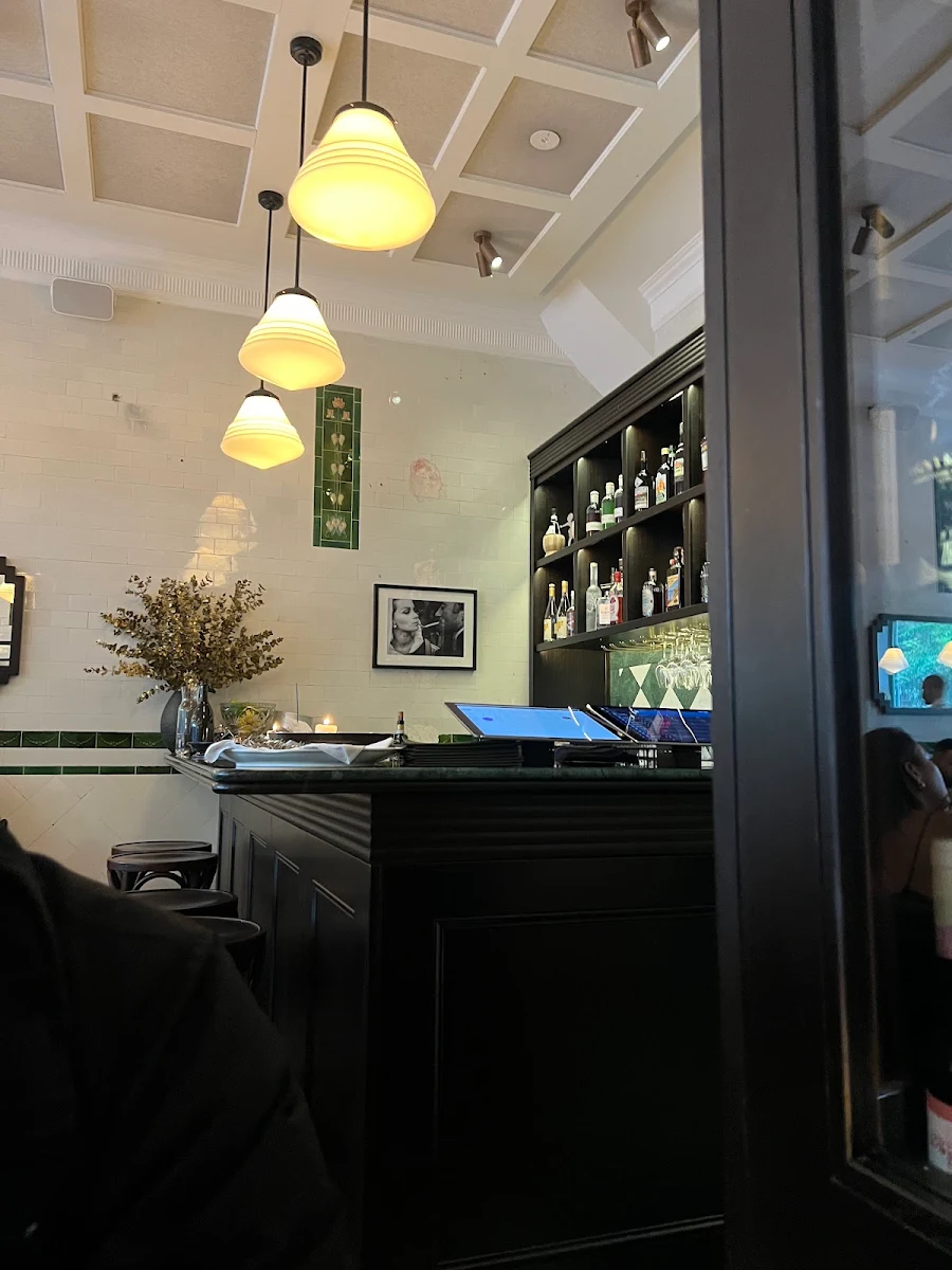 Vibe, Osteria Mucca Newtown