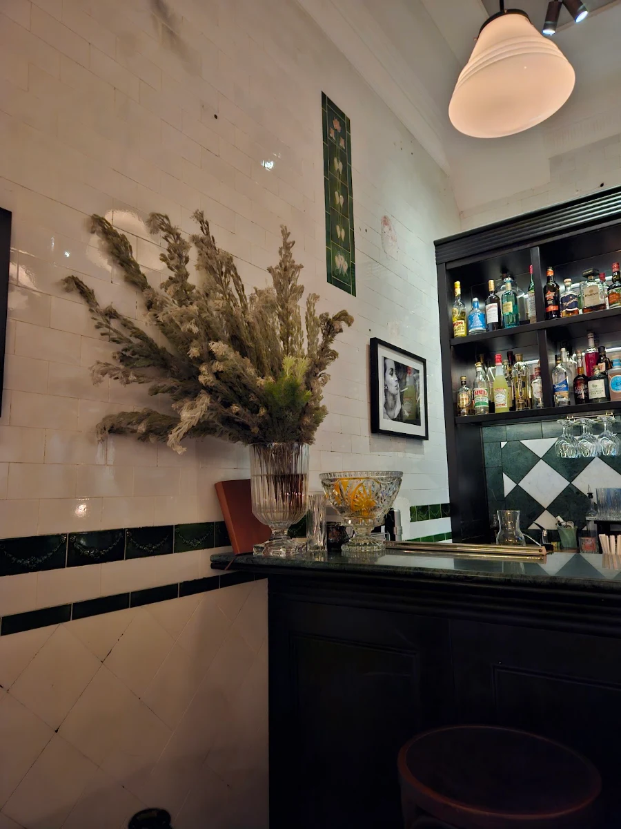 Vibe, Osteria Mucca Newtown