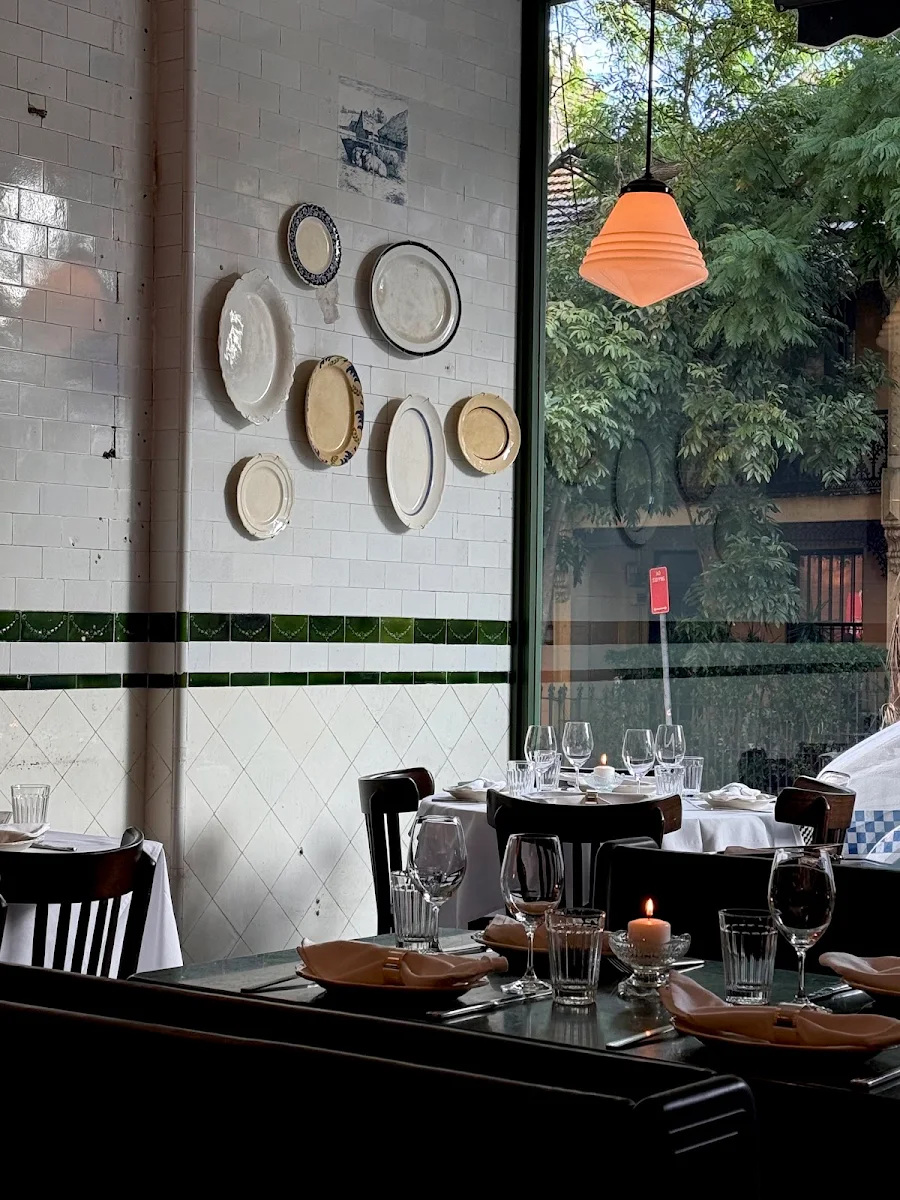 Vibe, Osteria Mucca Newtown