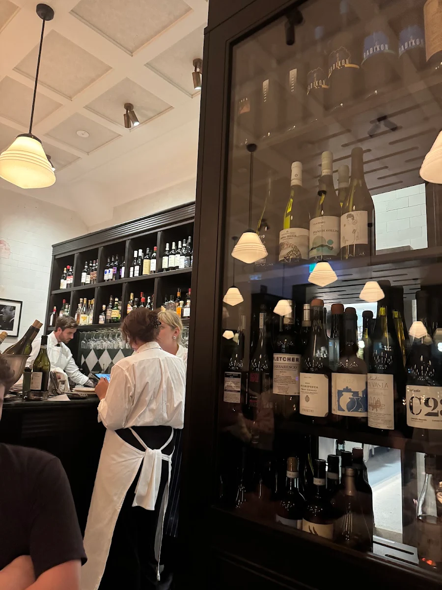Vibe, Osteria Mucca Newtown