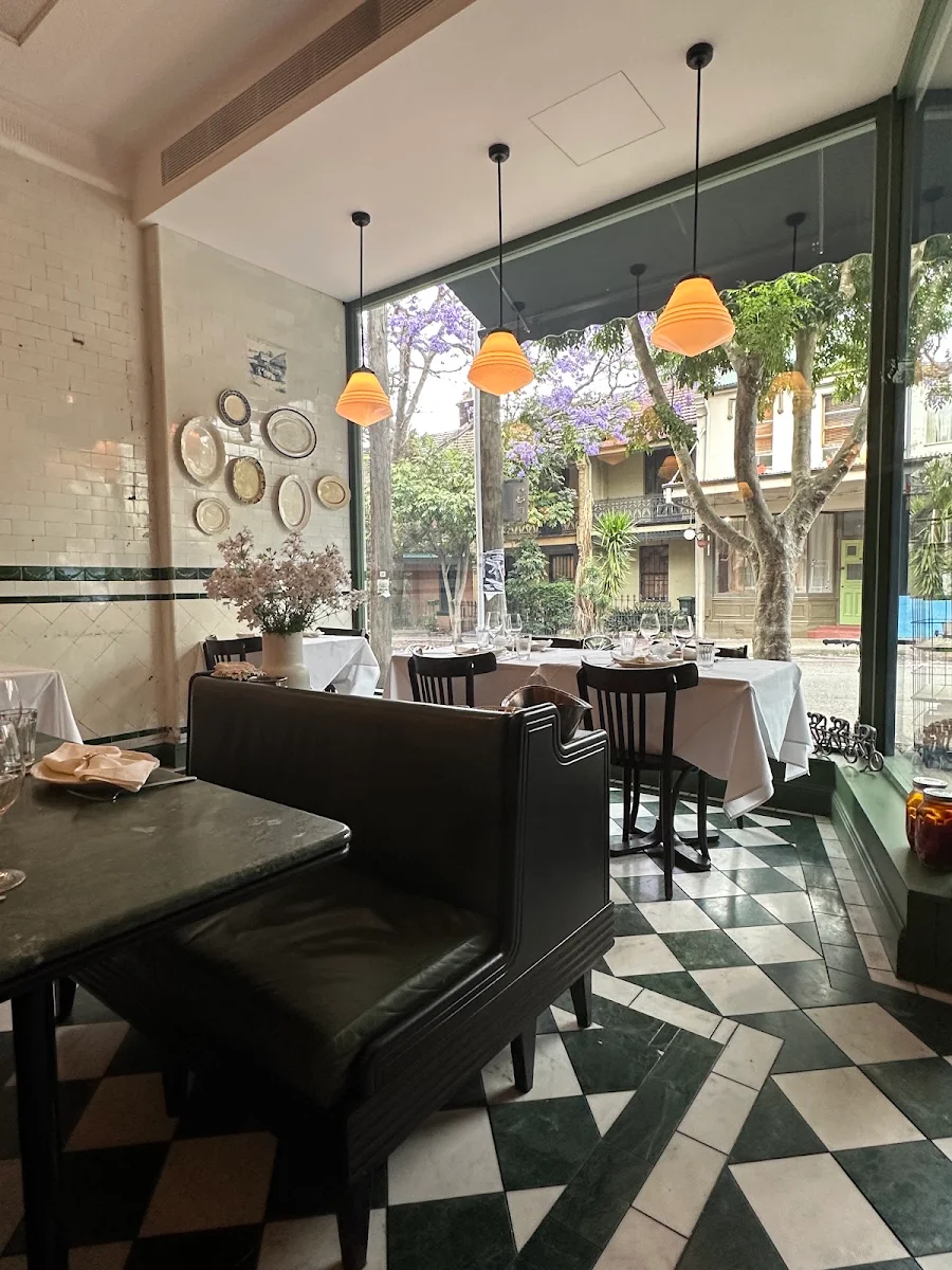 Vibe, Osteria Mucca Newtown