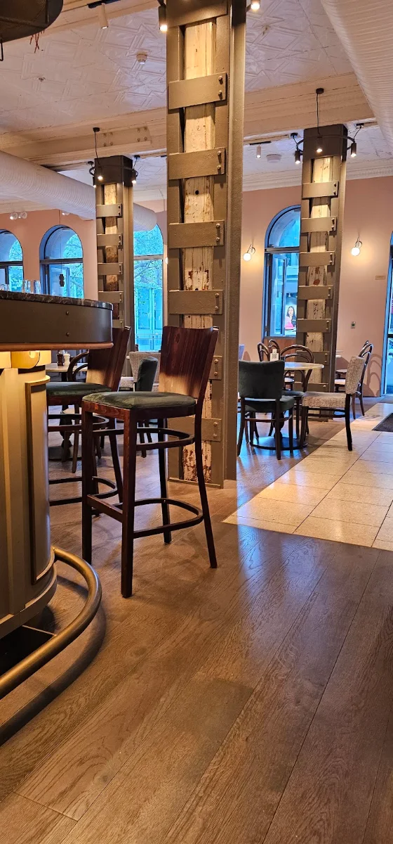 Vibe, Henry's Bread & Wine