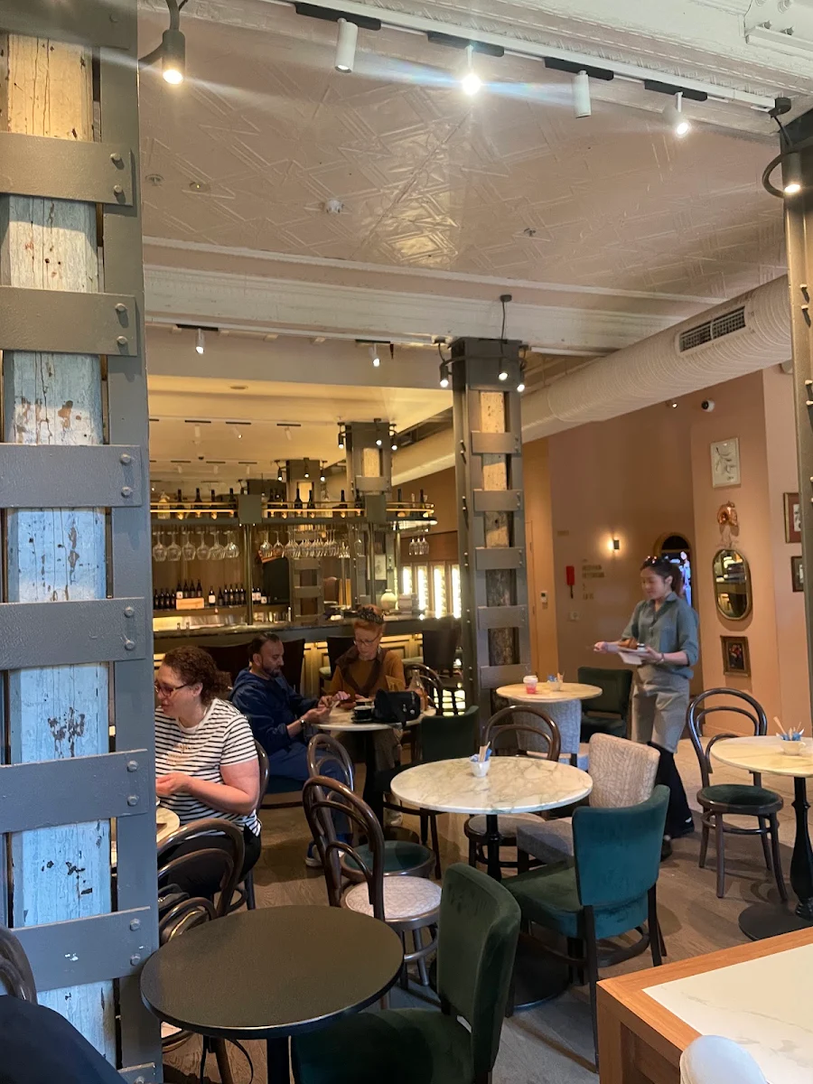 Vibe, Henry's Bread & Wine